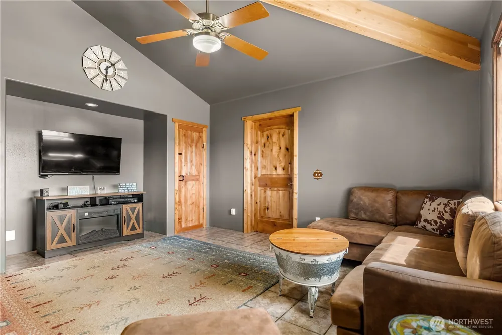 30 Tamarack Trail Oroville, WA 98844