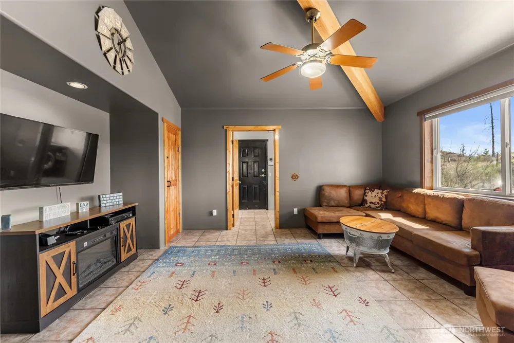 30 Tamarack Trail Oroville, WA 98844