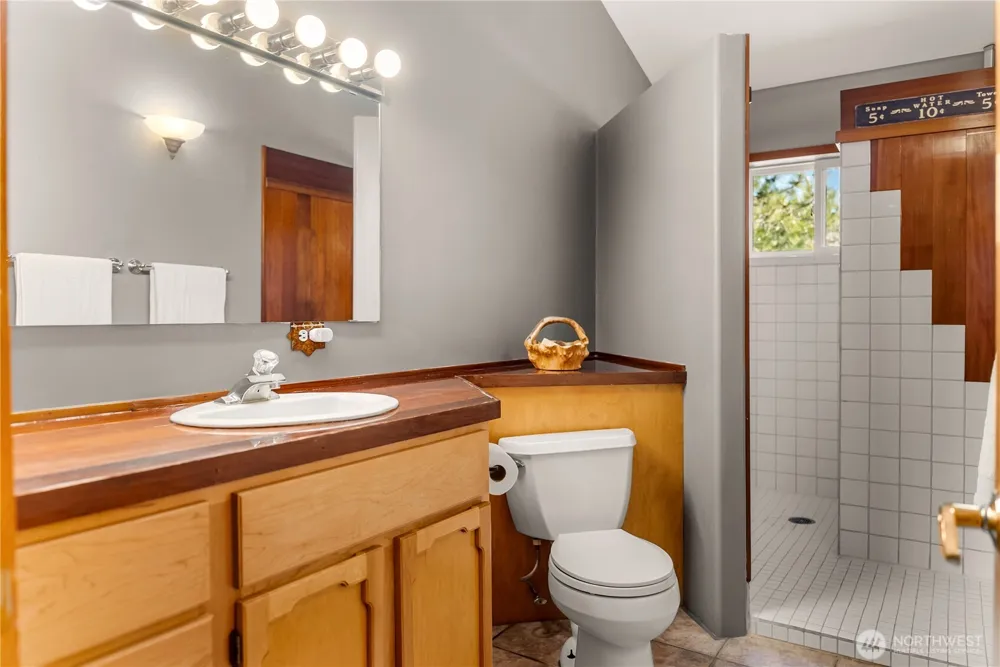 30 Tamarack Trail Oroville, WA 98844