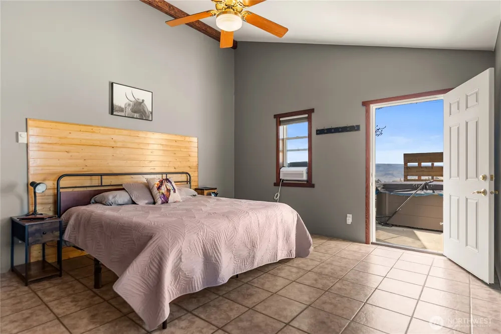 30 Tamarack Trail Oroville, WA 98844