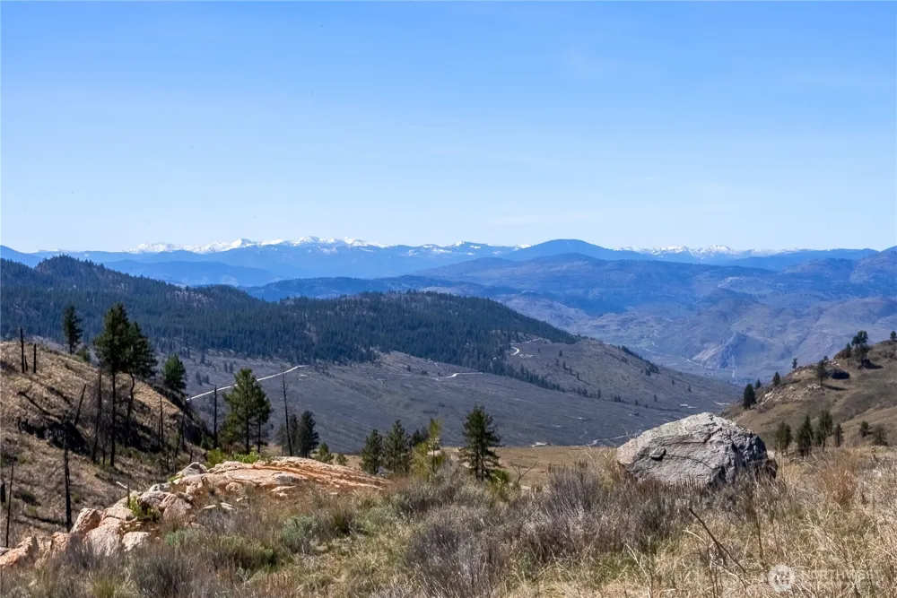 30 Tamarack Trail Oroville, WA 98844