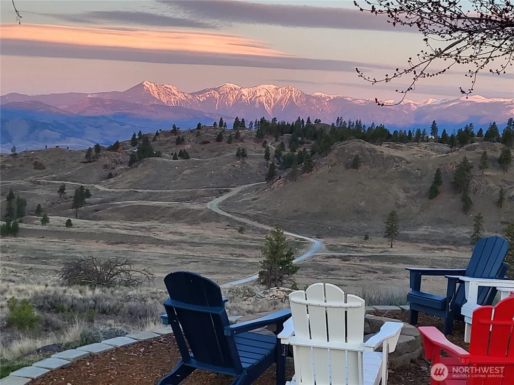 30 Tamarack Trail Oroville, WA 98844