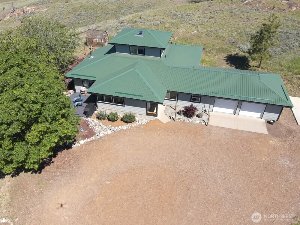 30 Tamarack Trail Oroville, WA 98844