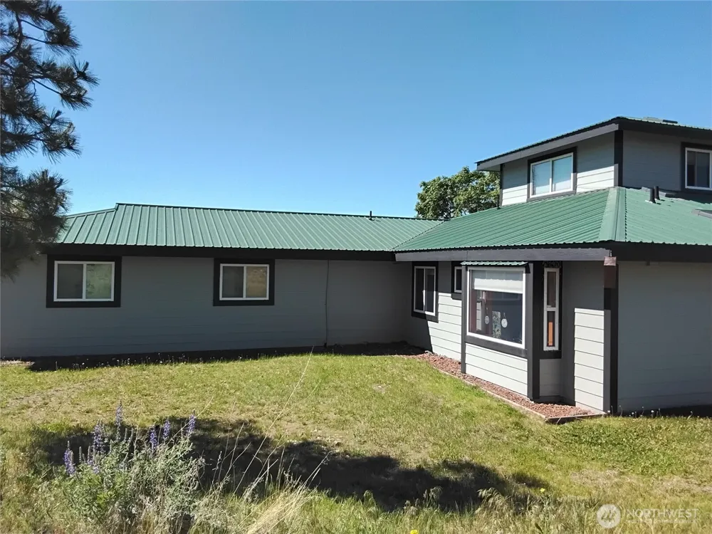 30 Tamarack Trail Oroville, WA 98844