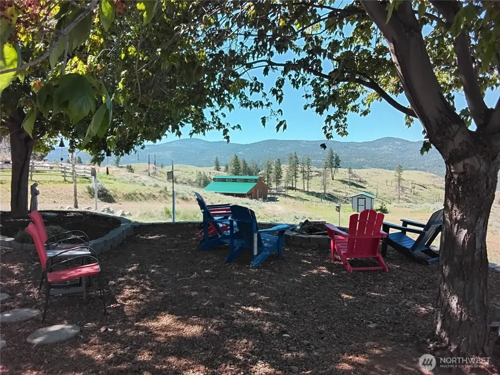 30 Tamarack Trail Oroville, WA 98844