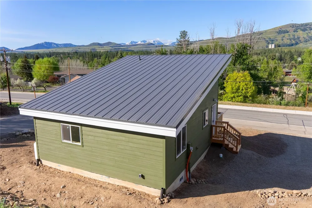 428 Castle Avenue Winthrop, WA 98862