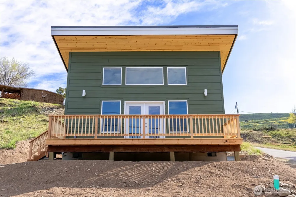 428 Castle Avenue Winthrop, WA 98862