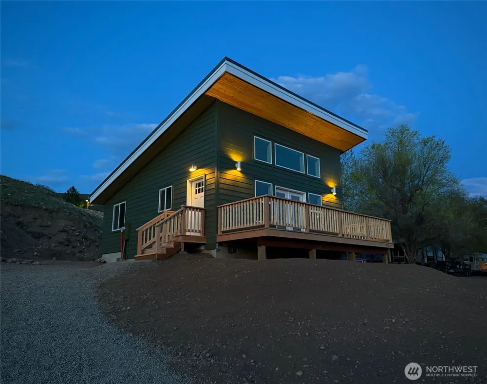 428 Castle Avenue Winthrop, WA 98862