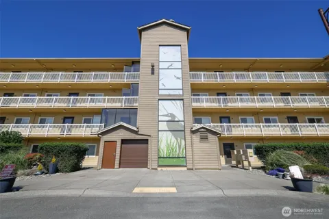 262 Oyhut Bay Boulevard SW #305