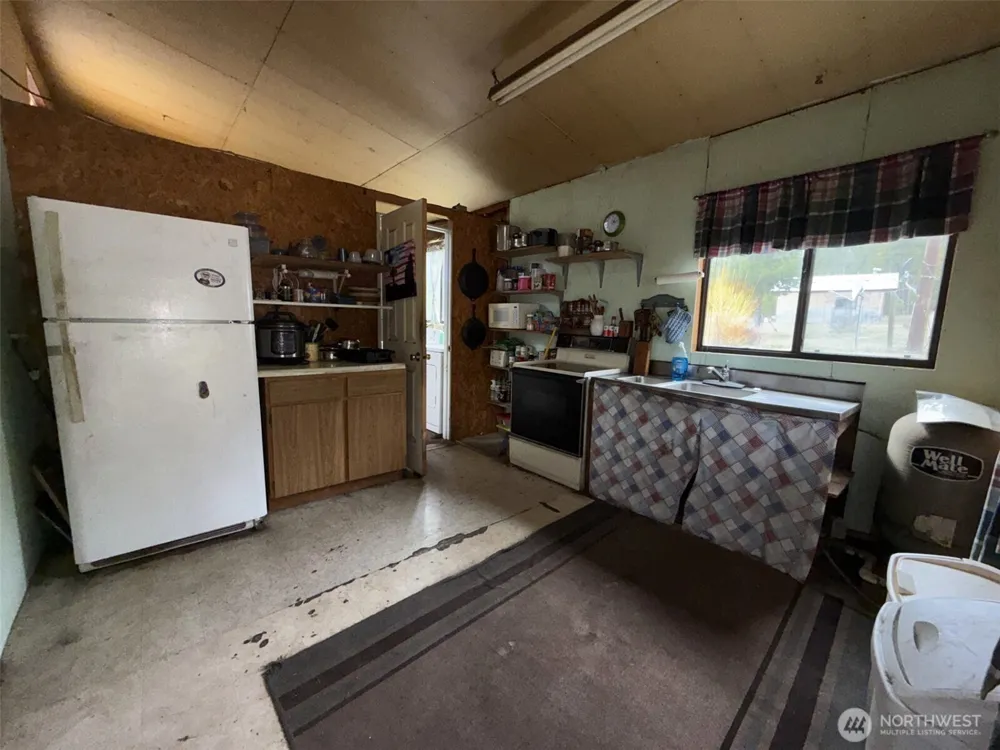 7 Hazel Lane Republic, WA 99166