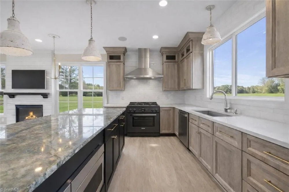 7389 Plunkett Road Belews Creek, NC 27009