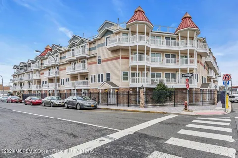21 Blaine Avenue #11