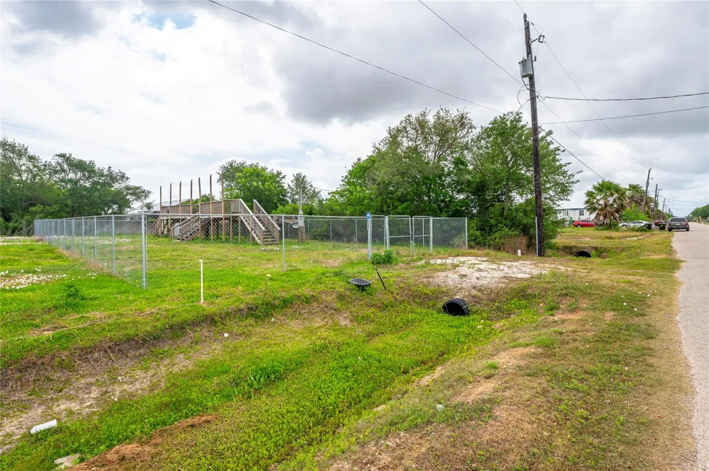 441 16th Street San Leon, TX 77539