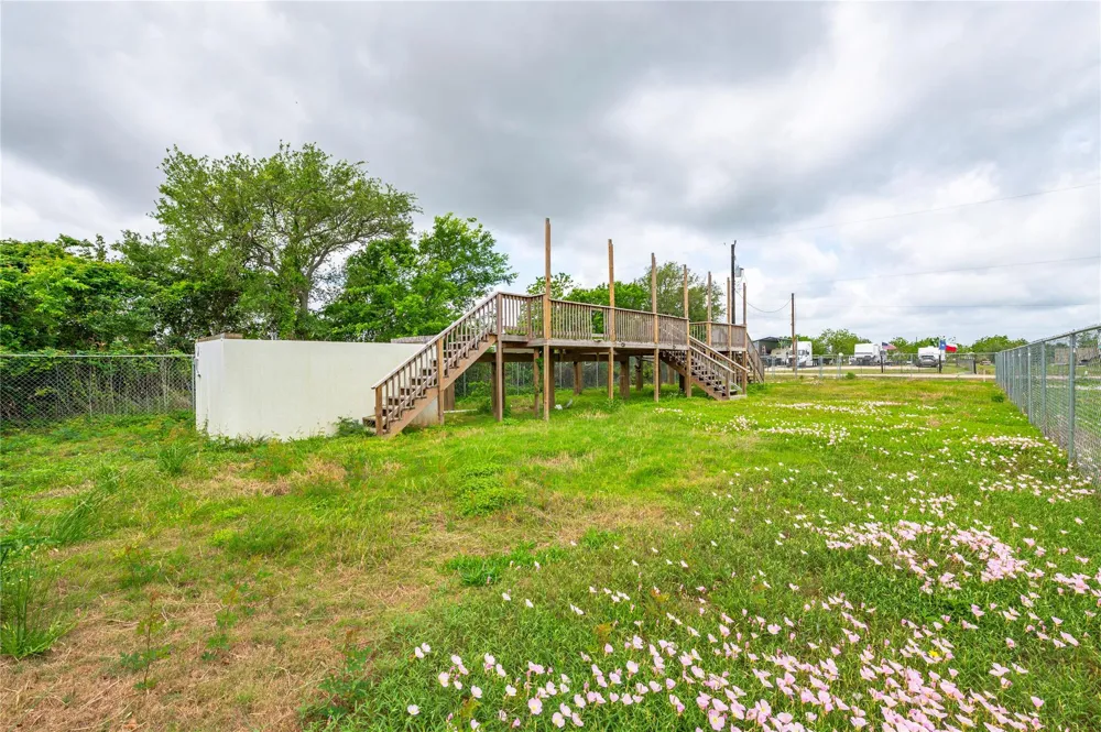 441 16th Street San Leon, TX 77539