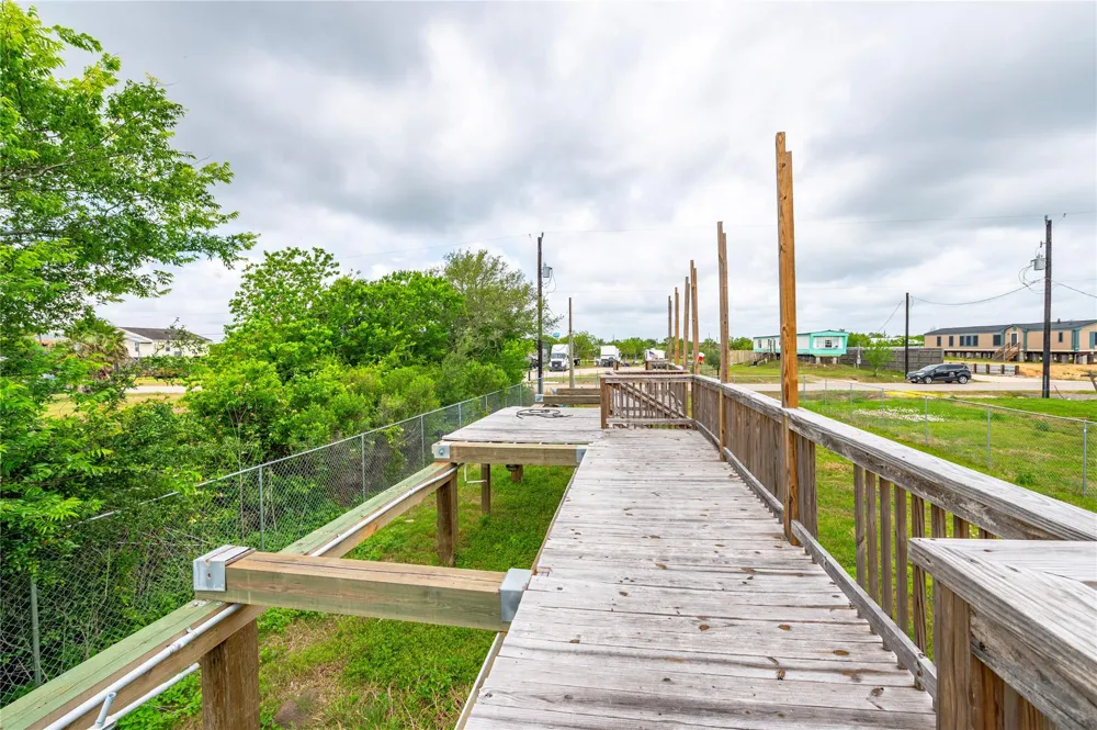 441 16th Street San Leon, TX 77539