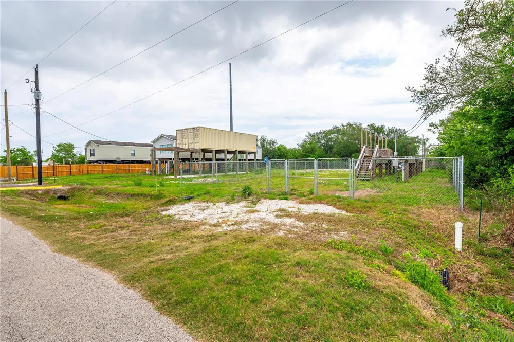 441 16th Street San Leon, TX 77539