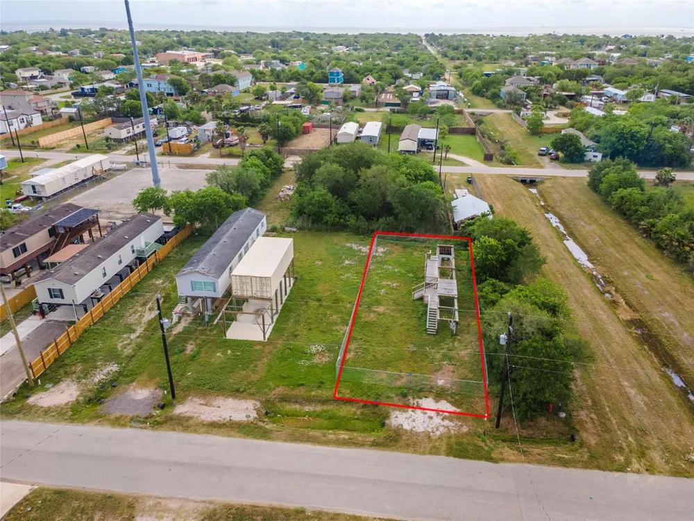 441 16th Street San Leon, TX 77539