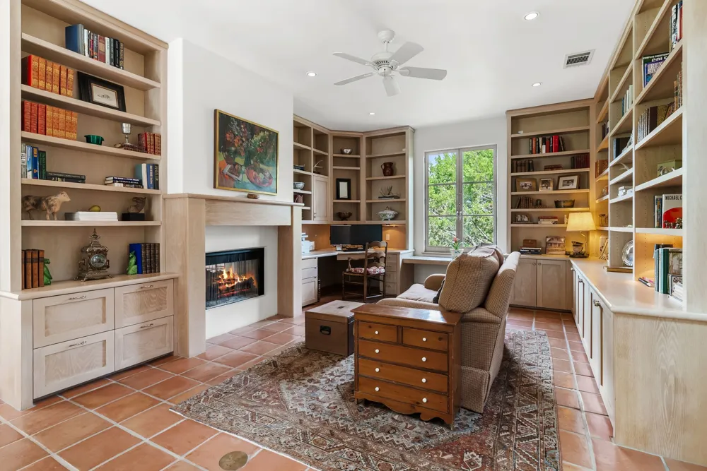 698 Windsong Trail West Lake Hills, TX 78746