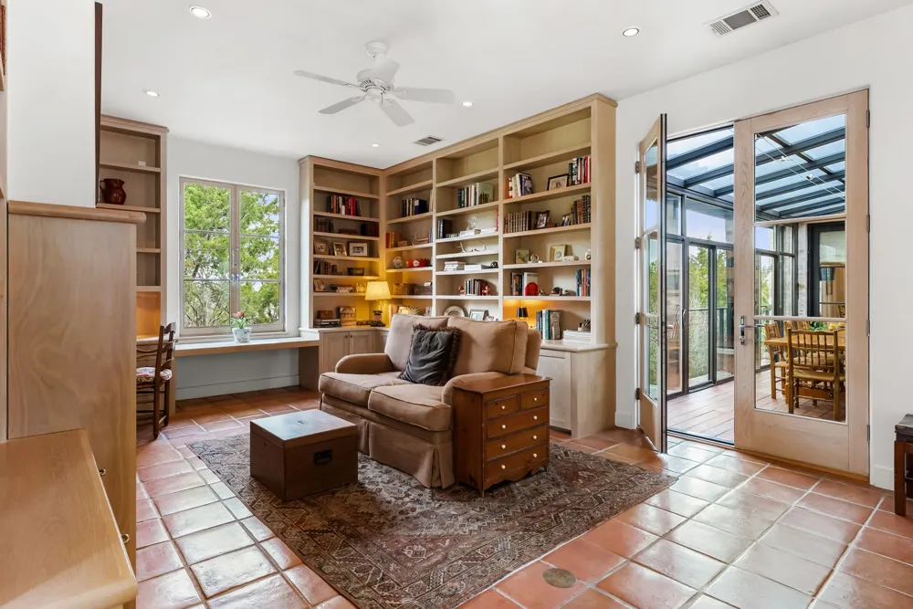 698 Windsong Trail West Lake Hills, TX 78746