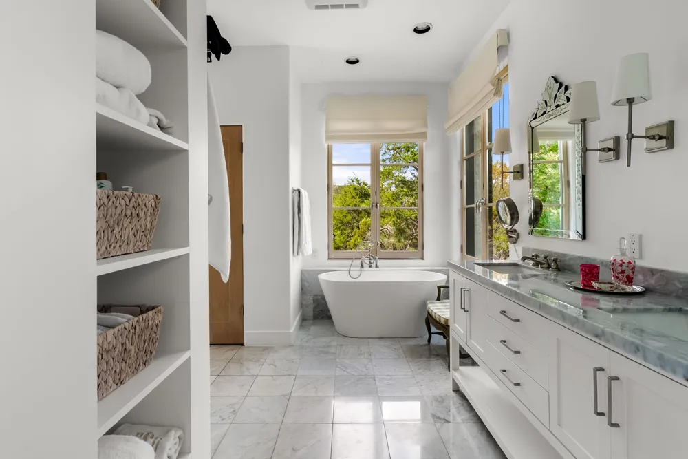 698 Windsong Trail West Lake Hills, TX 78746