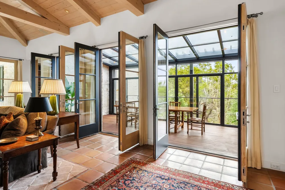 698 Windsong Trail West Lake Hills, TX 78746