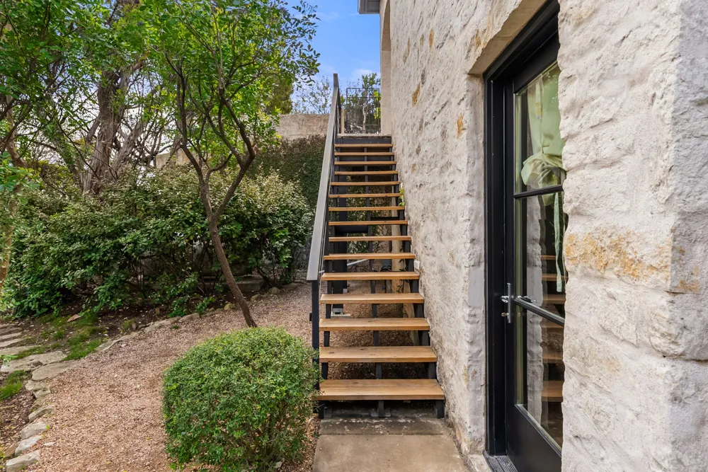 698 Windsong Trail West Lake Hills, TX 78746
