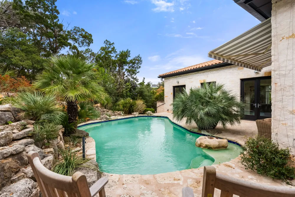 698 Windsong Trail West Lake Hills, TX 78746