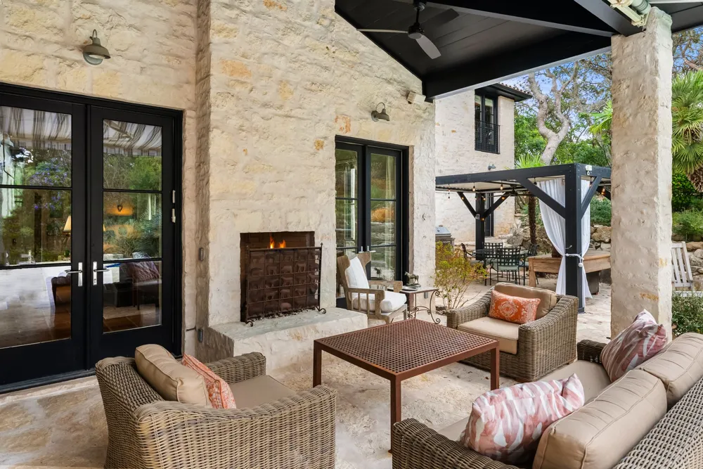698 Windsong Trail West Lake Hills, TX 78746