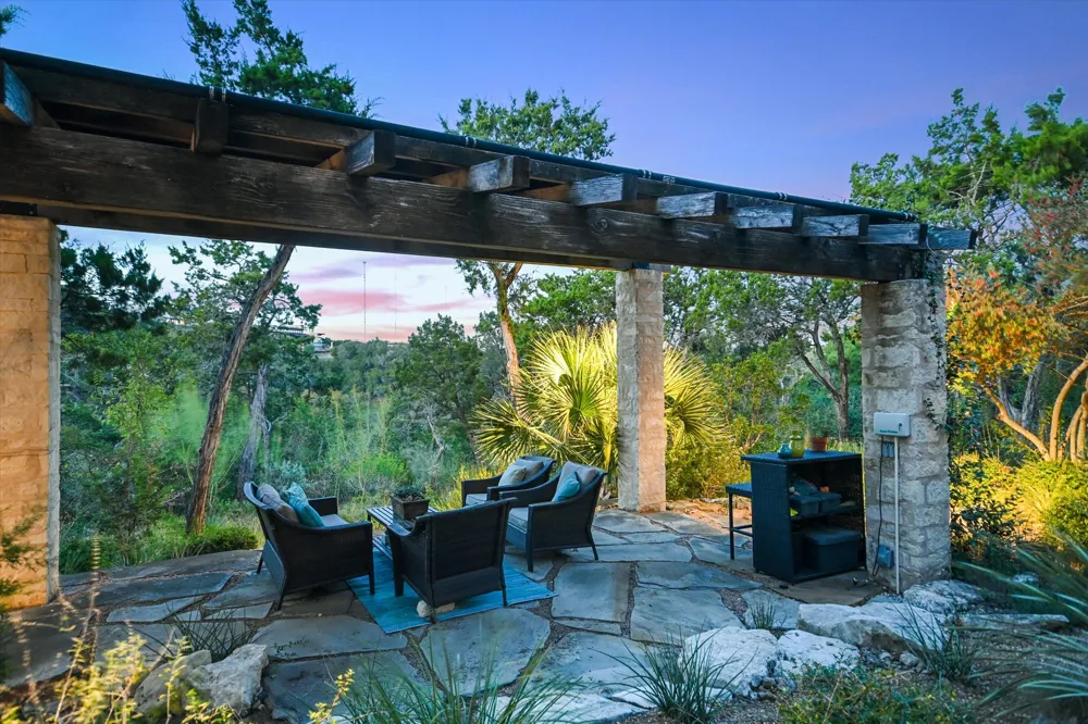 698 Windsong Trail West Lake Hills, TX 78746