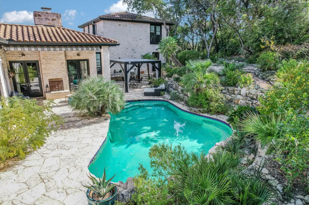 698 Windsong Trail West Lake Hills, TX 78746