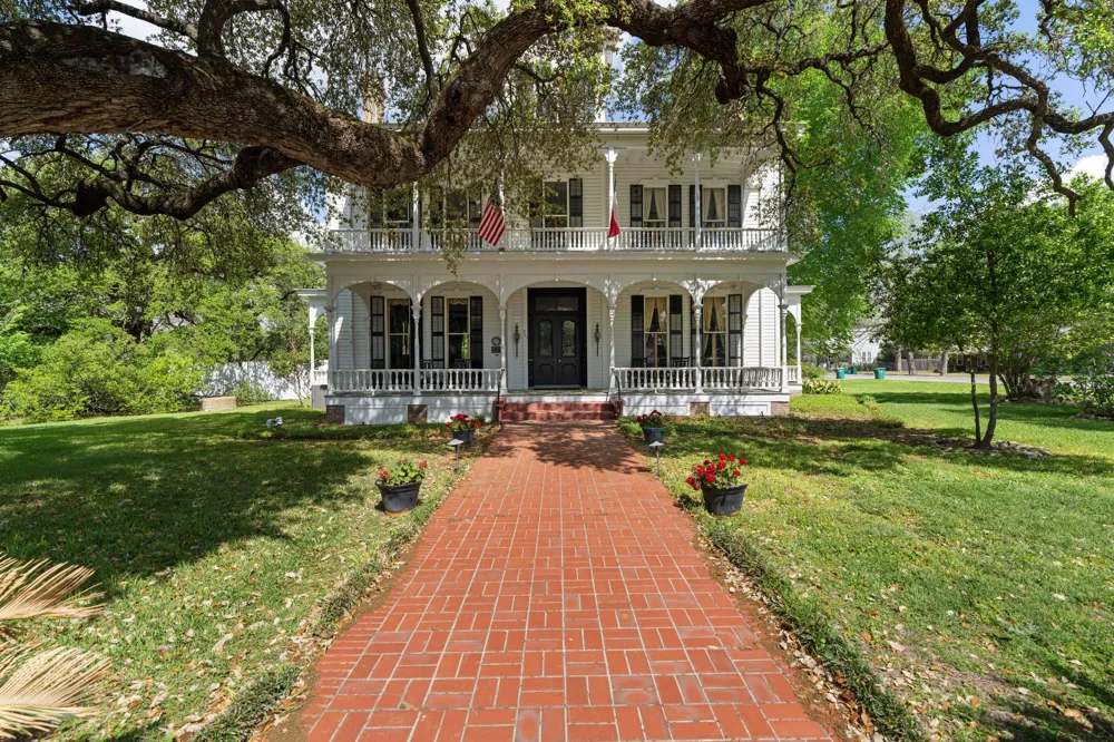 351 E Colorado Street La Grange, TX 78945