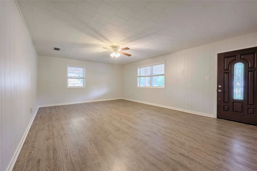 705 S La Grange Street Flatonia, TX 78941