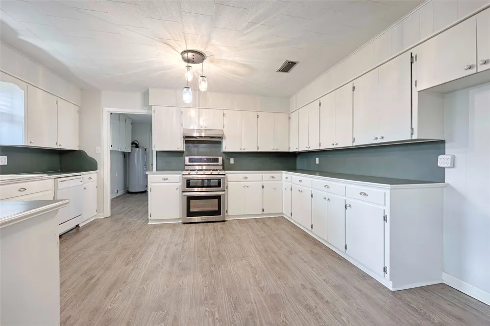 705 S La Grange Street Flatonia, TX 78941