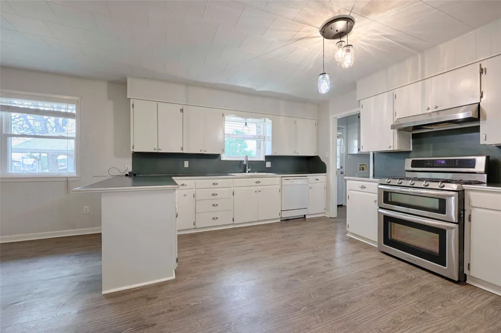 705 S La Grange Street Flatonia, TX 78941