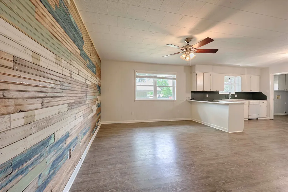 705 S La Grange Street Flatonia, TX 78941