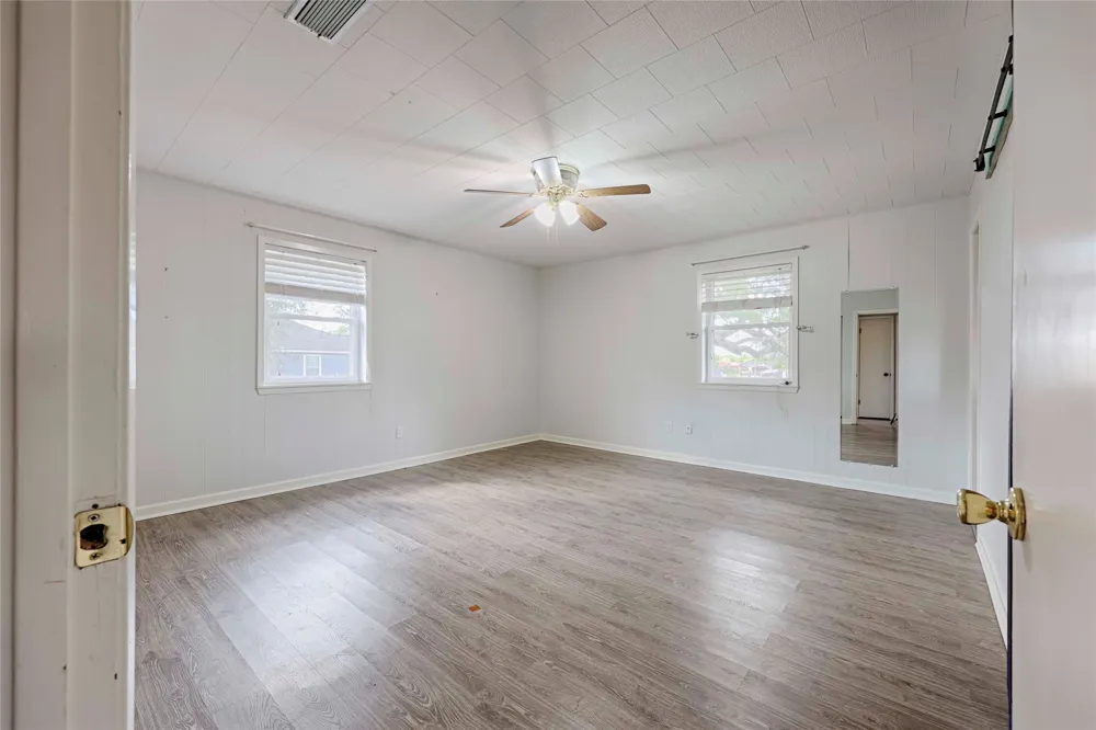 705 S La Grange Street Flatonia, TX 78941