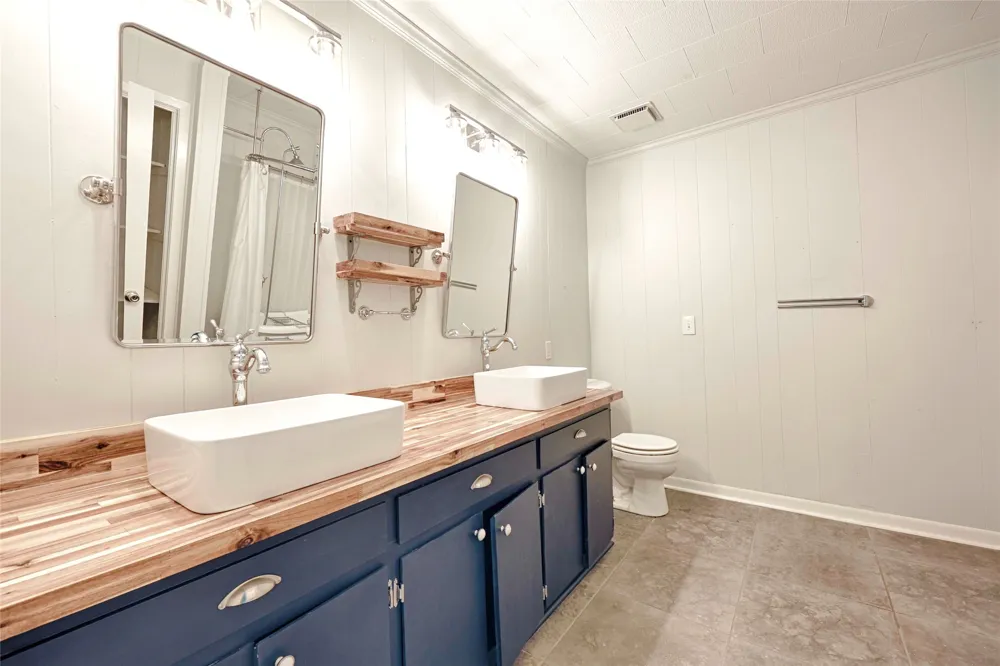 705 S La Grange Street Flatonia, TX 78941