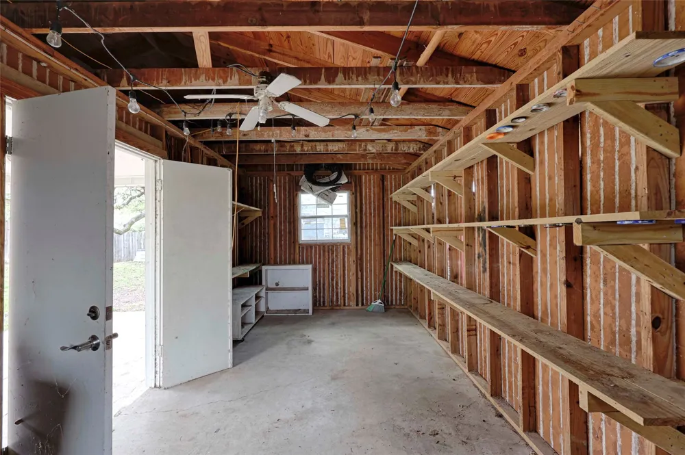 705 S La Grange Street Flatonia, TX 78941