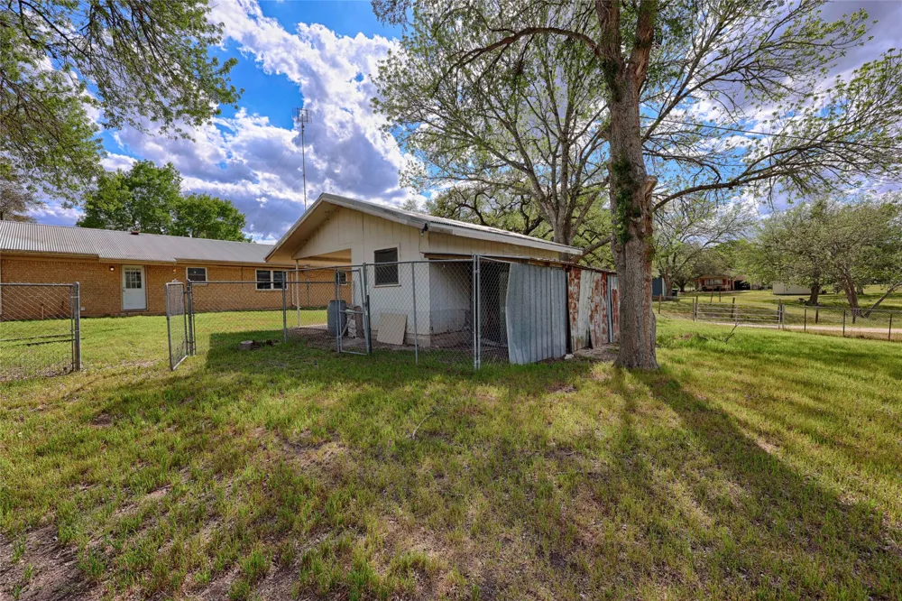 705 S La Grange Street Flatonia, TX 78941