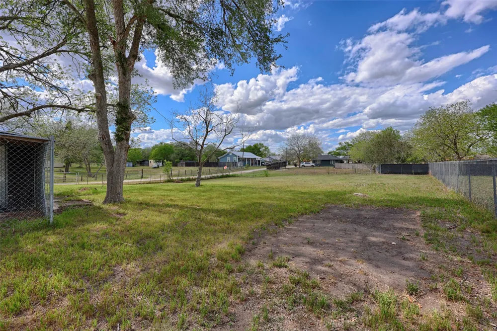 705 S La Grange Street Flatonia, TX 78941