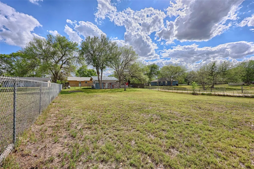 705 S La Grange Street Flatonia, TX 78941