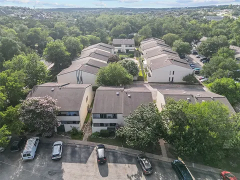 6718 Silvermine Drive #302