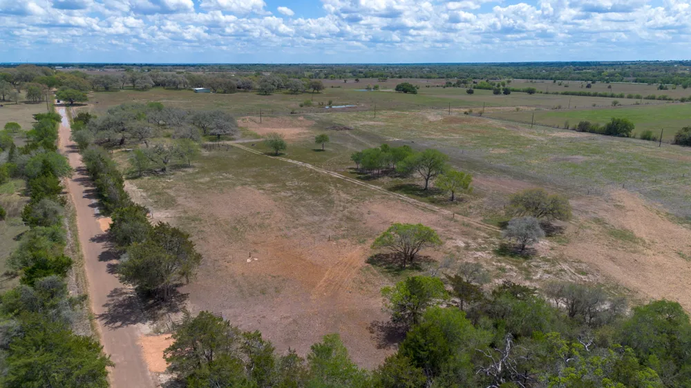 2112 Baca Loop Flatonia, TX 78941