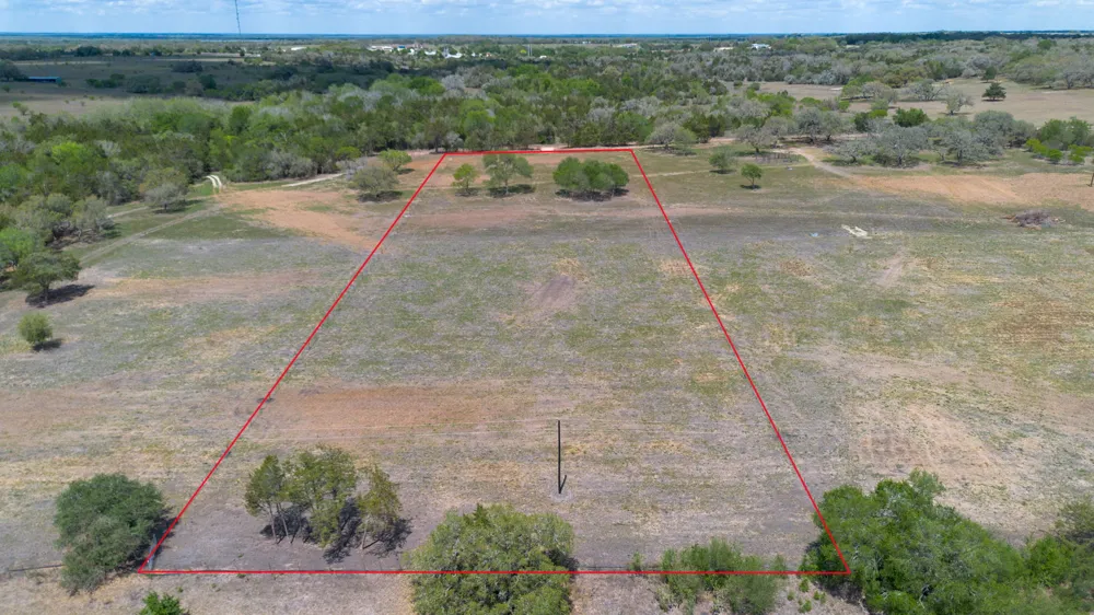 2112 Baca Loop Flatonia, TX 78941