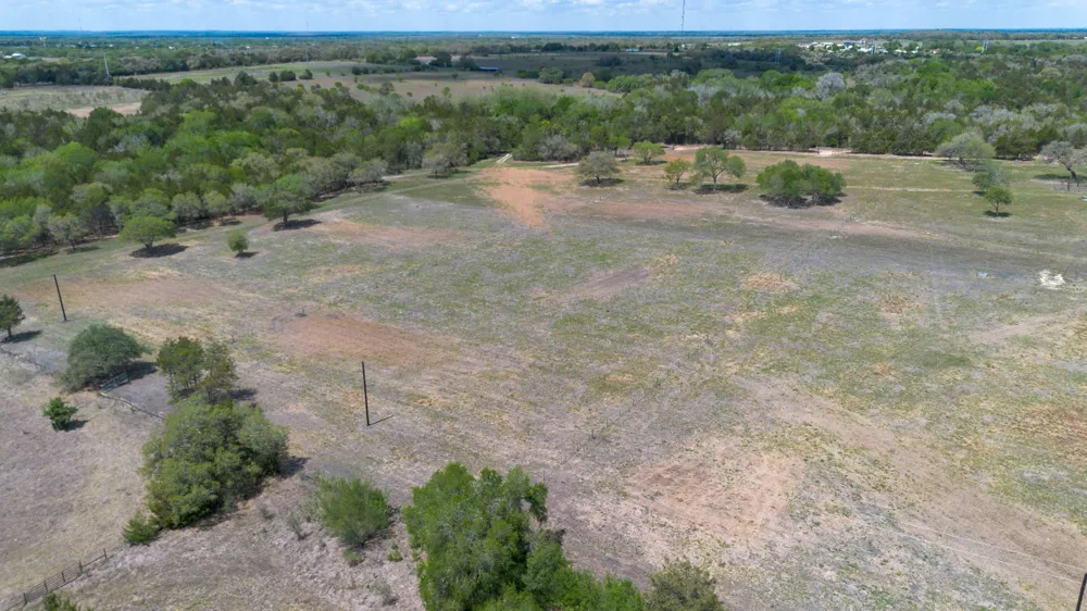 2112 Baca Loop Flatonia, TX 78941
