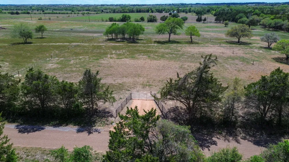 2112 Baca Loop Flatonia, TX 78941