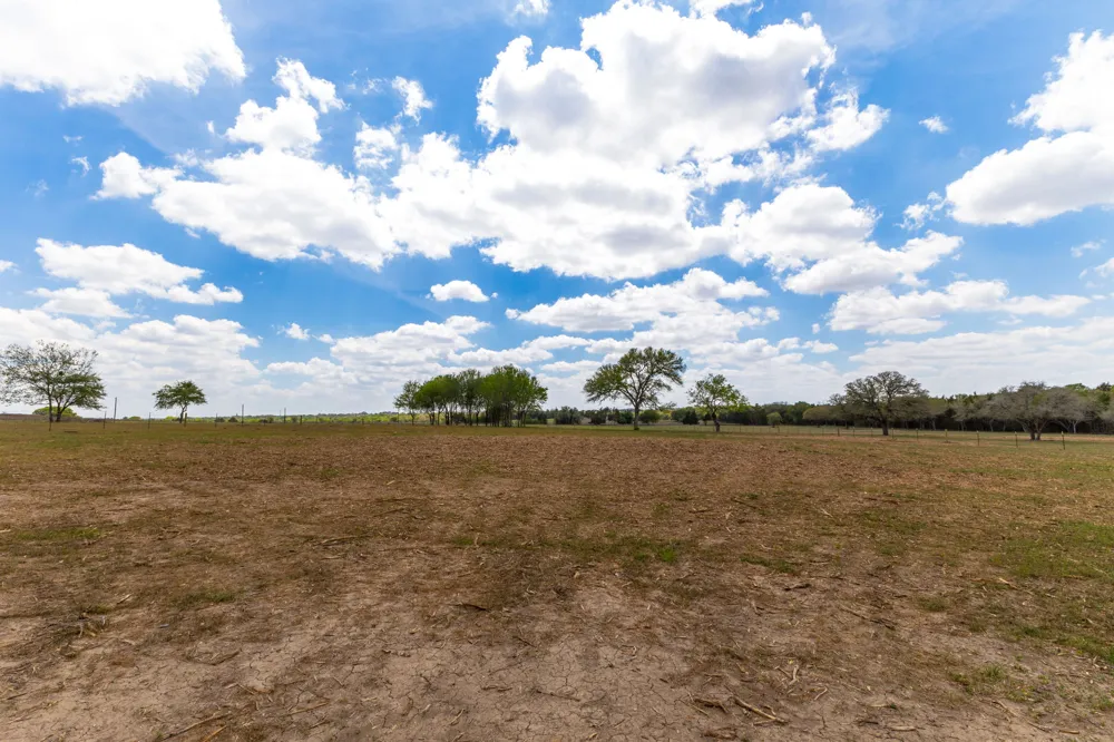 2112 Baca Loop Flatonia, TX 78941