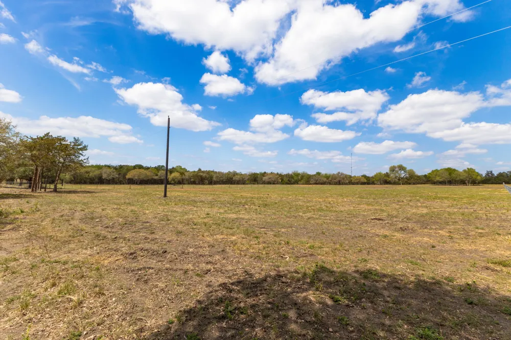 2112 Baca Loop Flatonia, TX 78941