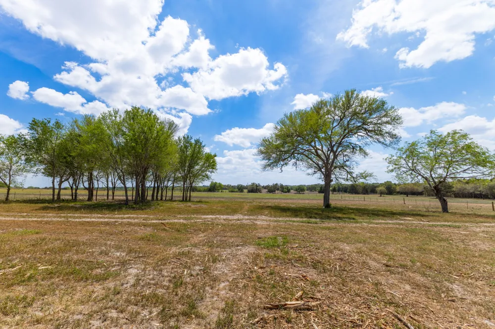 2112 Baca Loop Flatonia, TX 78941