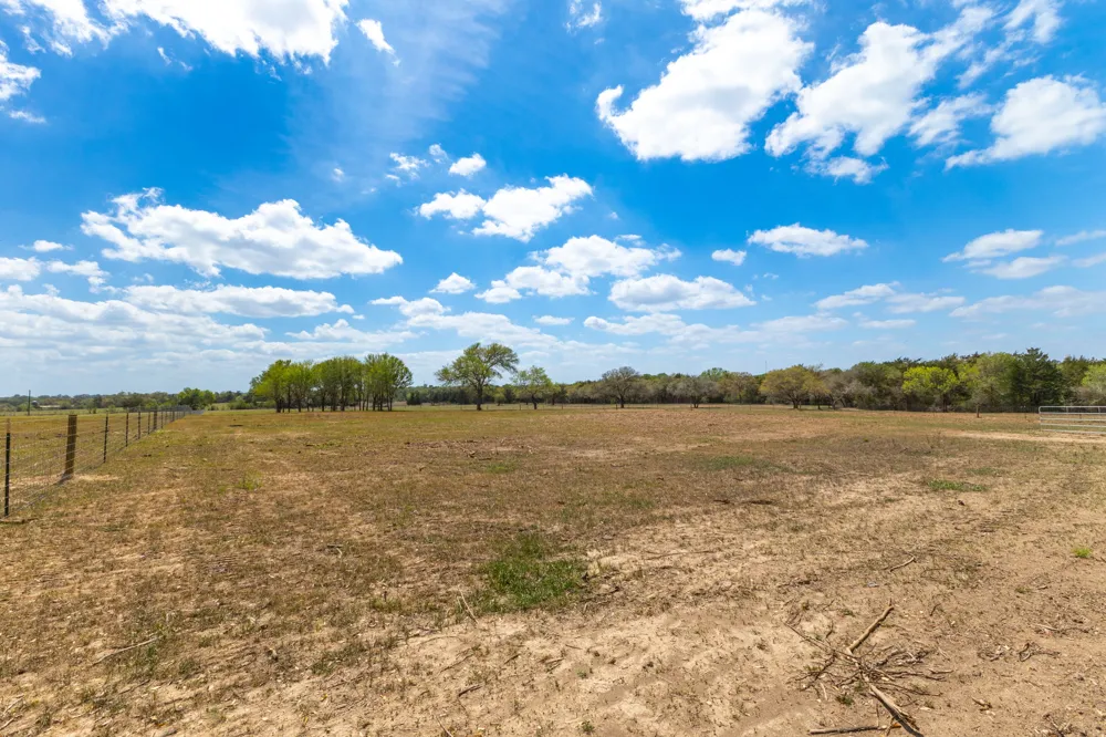 2112 Baca Loop Flatonia, TX 78941